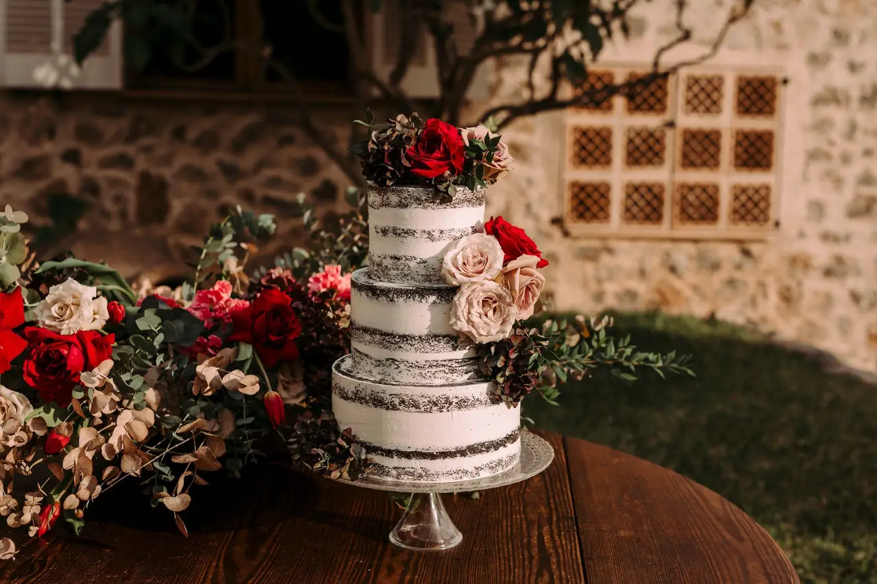 Pasteles de bodas temáticos: Diseños para cada estilo y ocasión.