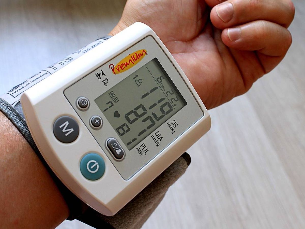 Herramientas y dispositivos para medir la presión arterial en casa